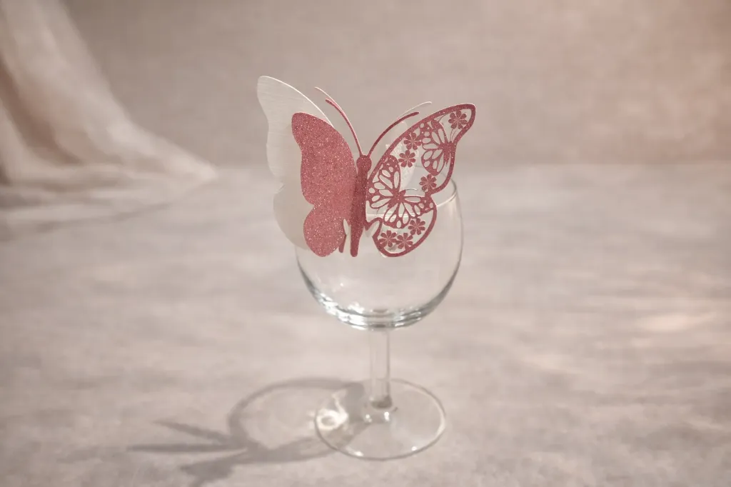 Marque-verre papillon “Élégance Rosée”